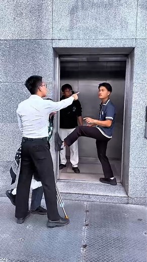 775K views · 5.3K reactions | Kindness in the lift #Lemonentertainment #ContentCreator #Kindnessman #fblifestyle | Lemon Entertainment | Facebook