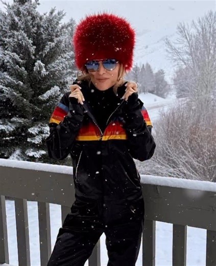 Kit Hoover on Instagram: "❄️☃️🎿🩵"