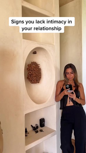 Signs of Intimacy Issues in a Relationship