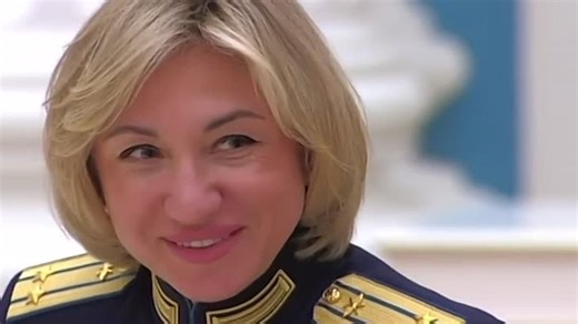 Видео Путин спросил у связистки про Мах и Telegram | OK.RU