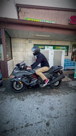 Keeping It Classic: 2022 Kawasaki Ninja ZX-14R Stock Beauty 🔥