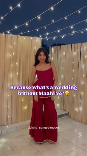 Vidisha Mendiratta | Wedding Choreographer on Instagram: "Share with your bridesmaid gang who’d kill this choreo💃 • • DM for bookings💌 • [dance choreo, wedding dance, sangeet dance, desi wedding, sangeet performance, wedding choreography, maahi ve, bollywood, trending, viral reels, viral, original, viral now, shaadi dance, dancer, choreographer, for you page, explore, fyp, explore page] #weddingperformance #sangeetdance #weddingdance #trend #maahive #shahrukhkhan #dancechoreographer #dancer #r