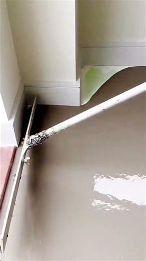 the process of leveling liquid cement on the floor of the house #shorts