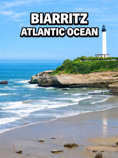 Biarritz Drone View | Ocean, Beach and Luxury Coastline Биарриц с дрона | Океан, пляж и роскошное побережье Biarritz — one of the most beautiful coastal cities in France. From above, you can see the Atlantic Ocean, golden beaches, cliffs and stunning architecture. This drone view shows the real atmosphere of the French Atlantic coast. Relax, enjoy the view and feel the ocean energy 🌊 Биарриц — один из самых красивых прибрежных городов Франции. С высоты открывается вид на Атлантический океан, зо