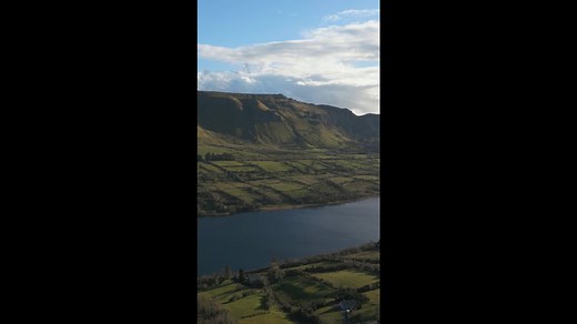 グレンカー湖：素晴らしいアイルランドの風景をドローンで撮影した映像。