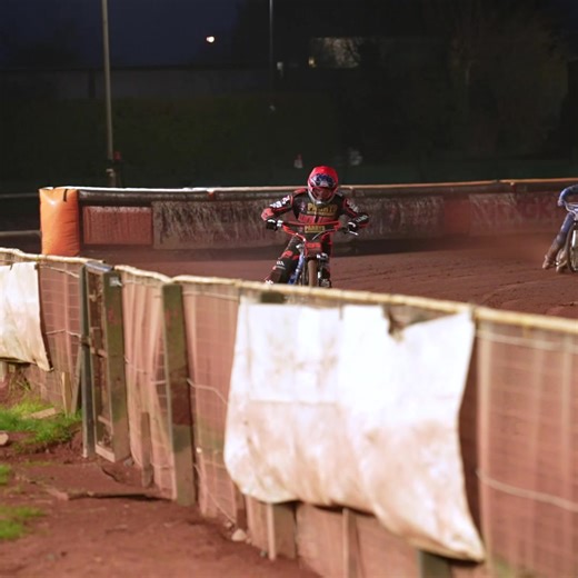 🐣 Join us this evening and round off your Easter in style! 🐺 Wolves 🆚 Belle Vue 🏆 Premiership KOC, QF, 1L 🗓 10 April @ 8pm 🎫 Tickets available at the gate ✊ Let’s build a lead heading into the 2nd leg! Gates open at 7pm. 🎥 Paul Rose #Speedway | #Wolfpack 🐺🐾 | Wolves Speedway