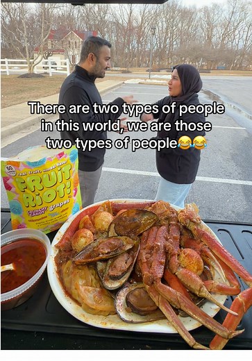 Who the heck eats seafood boil with a fork 🤦🏽‍♀️@fruit riot #fruitriotpartner #rockpapersissors##rockpaperfoodchallenge##couplechallenge##couplegame