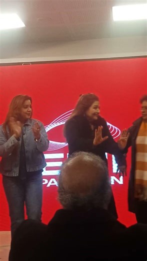 The popular song “chan mere makhana” by singer Shazia Manzoor 1