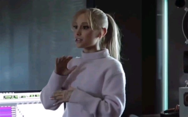 【ArianaGrande】分享内部试听会片段，透露AG7创作概念与内心想法