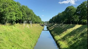 Canal du nivernais dans la Nièvre, Bourgogne