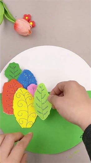 All kinds of little trees. Make with your hands. Tear and finish. Let's do it!