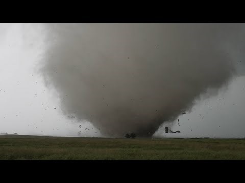 Large violent tornado destroyed a farm in Henry, SD - 7/27/2025