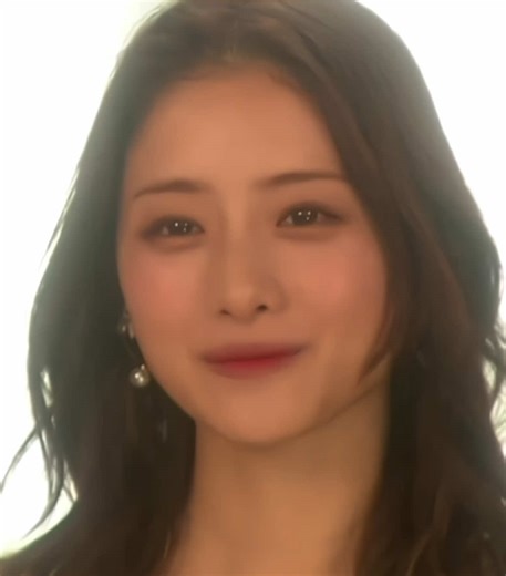 石原さとみの笑顔が魅力的！