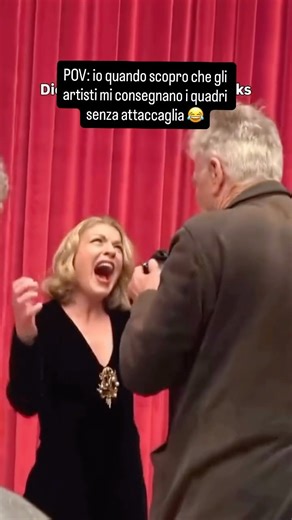 PassepARTout Unconventional Gallery on Instagram: "POV: io quando scopro che gli artisti mi consegnano i quadri senza attaccaglia 😂 Dietro ogni grande opera c’è (o dovrebbe esserci) un’attaccaglia a prova d’urto! Nelle mostre ed eventi, la sicurezza è tutto: 1. Protegge il quadro dai piccoli tocchi accidentali del pubblico. 2. Evita cadute che potrebbero danneggiare la cornice o, peggio, colpire persone e animali. Non lasciare che un dettaglio tecnico rovini il tuo talento. La sicurezza è parte