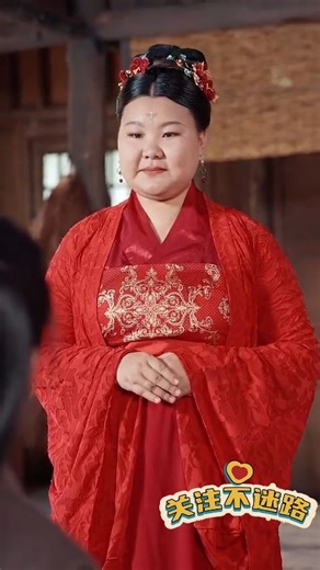 穿進女尊世界成爲路人甲，他要怎麼生存下去【穿進女尊世界後我成了香餑餑】1-13集 #劇情 #劇集 #古裝 #抖音 #陸劇 #短劇 #穿越 #逆袭 #網劇推薦 #反轉 #短劇推薦 #抖音短劇 | 靓爷追劇场