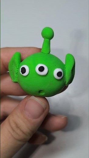 The Claaaaw! 👽 | Toy Story Alien Clay DIY #aliendiy #asmr #shorts #art #plasticine #clay #toys