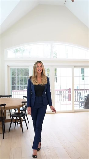 Bailey Pate on Instagram: "13 days was all it took! 15 Silver Brook Circle in Scarborough sold for $1,115,000 which is $15,000 over asking, proving that strategic pricing and elevated marketing still win. Congratulations to both buyer and seller on a smooth and successful closing. It was truly my pleasure to represent this stunning home and an incredible group of people. Thinking about selling? Let’s talk strategy. @bailey_pate of @mainerealestateco"