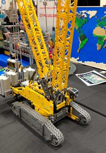 Crane Balancing Act created by Justin Mueller, on display in Council Bluffs, Iowa at @brick_days in April 2026. #NeedMoBricks #LEGO #Cranes #BrickDays2026 #AFOL