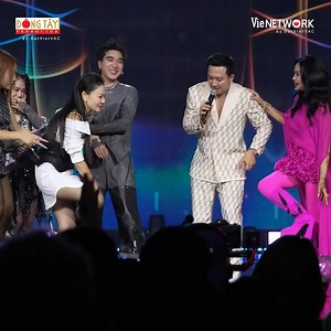 1.4M views · 10K reactions | Đến thì đón, đụng thì trụng! Cười xỉu ba giấc với màn dance battle của Thu Minh và Thanh Lam trong teaser tập 10 của Our Song, tưởng đang lạc về đám cưới dưới quê coi mấy dì feel the beat =)) Diva mà hề thì hề hơn bất cứ ai luôn! Video: Our Song Vietnam - Bài Hát Của Chúng Ta 2024 | Hóng Hớt Showbiz | Facebook