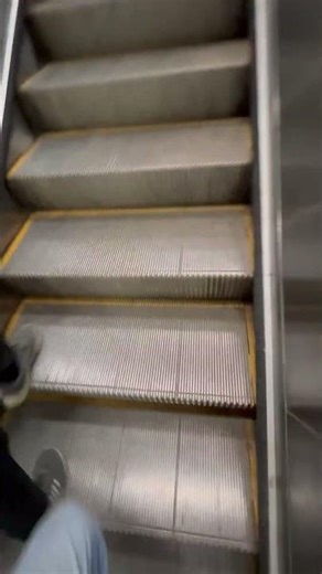 Funny escalator prank😂wait for end 😜 #shorts #comedy #funny #viral #escalator