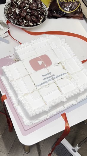 146 Records on Instagram: "Бүгд баяр хөөртэй байхад нэг нь шинэ жилээс залхчихсан байх үед."