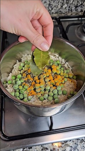 Lazy Vegan Rice Bowl 🍚🥬 – Green Peas & Spinach, Super Easy & Healthy!