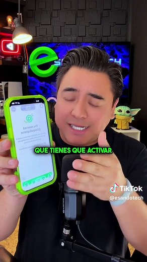 👆WhatsApp: Cómo activar el nuevo sistema de seguridad con nombre de usuario y código secreto. Te explico cómo configurar las nuevas funciones de seguridad de WhatsApp que acaban de lanzarse. Primero, te muestro cómo registrar tu nombre de usuario en Ajustes > Account para que puedas compartirlo en lugar de tu número de teléfono privado. Luego, te enseño a activar la llave oculta en la opción Contact me by username seleccionando solo los que saben mi llave, para que únicamente las personas que c
