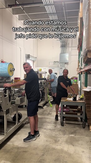 La lucha entre música y trabajo en la oficina