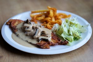 Schnitzel mit Rahmsoße - Das leckere Original Rezept