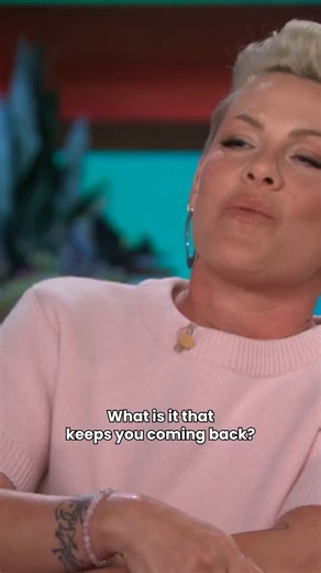 Courteney Cox & Neve Campbell are reunited for #Scream 7! | The Kelly Clarkson Show