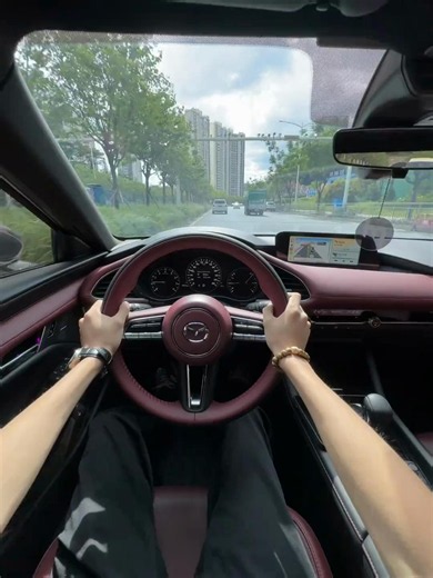Nếu được lựa chọn bạn sẽ chọn một mẫu gầm cao hay là sedan? #mazda3 #mazda #mycar