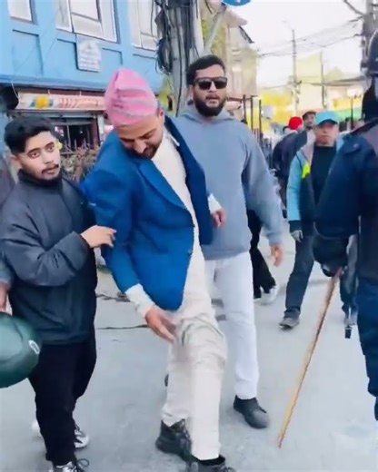 प्रहरीको लाठी भेटेपछी, पेनकिलर खोज्दै निकोलस भुसाल...