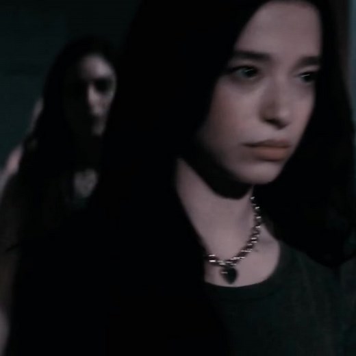 Amber Freeman & Mikey Madison in Scream 5