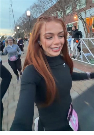 my first half marathon EXPERIENCE 💟💟💟💟💟So freakin fun!!!! So freakin hard!!!!! Thank you to everyone who cheered me on 💖 online & in person love yall so much!!! #halfmarathon #halfmarathonvlog #vlog #runningvlog