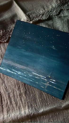 【LUMINA】 (ルミナ) ラテン語 意味 : 「光」「輝き」 誰にも見送られず、光だけを積んで 星をこぼさぬように、ゆっくり進む 夜に浮かぶ、ひとつの意思