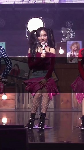 TWICE - What Is Love の歌詞動画