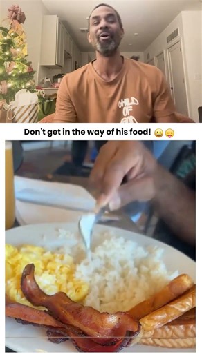 Don't get in the way of his food! 😆