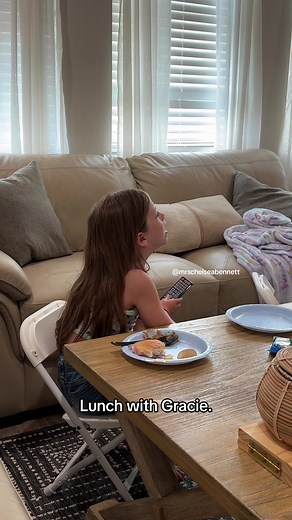 Some @gracie abrams singing at lunchtime. In a Gracie mood lately and love it! 🤍 #gracieabrams #imissyouimsorry