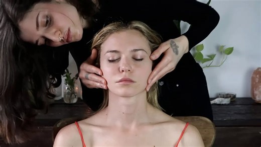 【itsblitzzz】耳语ASMR | 头皮、面部与肩部按摩 20180526_哔哩哔哩_bilibili