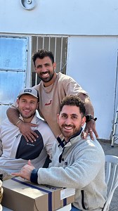 ‎הַדַּבֶּשֶׁת‎ on Instagram‎: "״האדם אינו אלא תבנית נוף-מולדתו״ (טשרניחובסקי) אמנם טשרניחובסקי כתב המילים מתוך פרספקטיבה אמנותית ופילוסופית, אך המדע לגמרי מסכים איתו, וידוע כי מעבר לאורגניזם - הסביבה משפיעה באופן מהותי על מי שאנחנו. אנדרטת חטיבת הנגב לזכר נופלי הפלמ״ח, היא סלע מוצק בתבניתנו, המייסדים. גדלנו פה, ברגעים הקשים בחיים וברגעים השמחים, פקדנו את המקום כדי לדבר זה עם זה, לראות את הטבע המדברי, ולחשוב על החיים. זה המקום שלנו, זה הבית שלנו, ואתם מוזמנים, תמיד 🤍🐫 #עגלתקפהבדרום #אנשים #coff