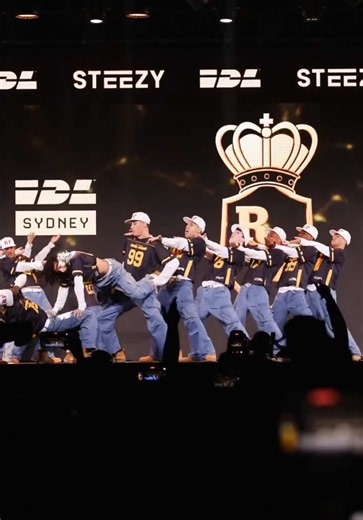 Royal Family dance public reaction — viral dance moment