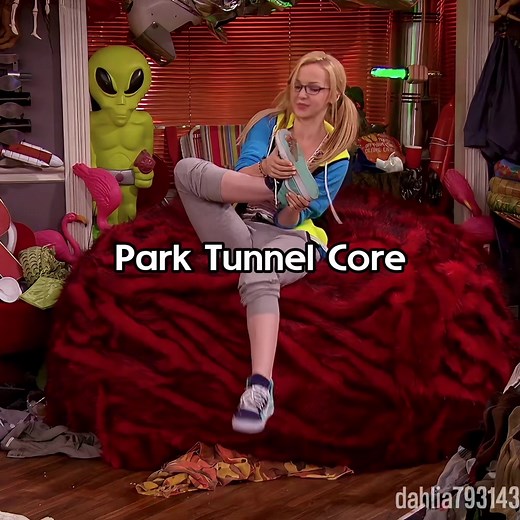 The ubiquitous Parker Tunnel #livandmaddie #tiktok #fyp #livandmaddieedit #dovecameron