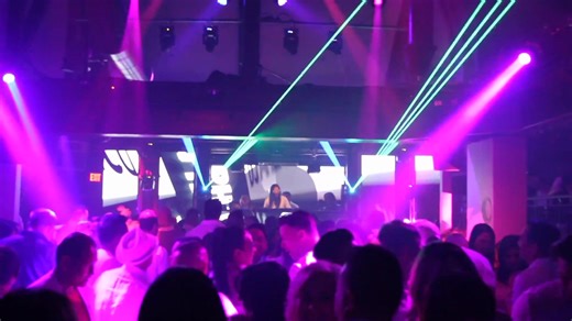 “DJ Alpha Music spinning live on the decks, seen from the packed dance floor of the Labor Day weekend’s white party. “ Ring in the new year with DJ Alpha at The Circle OC Tickets 👉🏼 djalpha.Eventbrite.com Table reservations - text 714-712-0866 🎵💃🕺🏻 @badboysblue_official - Mon Amie 🎶 🎉🍾 #nye #newwave #eurodisco #italodisco #badboysblue #djalphamusic #newyears 🎥