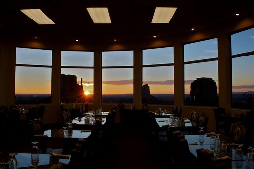Dining - Monument Valley View