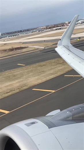 These CFM LEAP engines don’t dissappont 💪 @American Airlines #takeoff #a321neo #a321neolovers #avgeek #cfmleap
