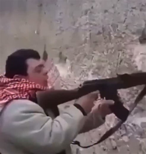 grim 💀 | … 荷兰利用动能路面将车辆通行转化为电能。这些路面嵌入压电晶体和感应线圈，捕捉来自汽车、自行车轮胎的振动和压力。... | Instagram