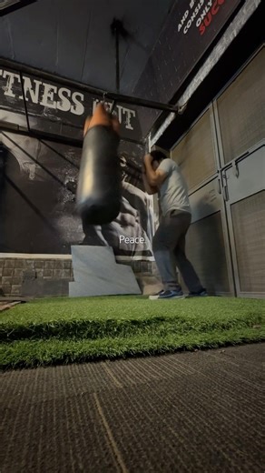 Try this punching bag combo 💀#boxing #shorts #fyp