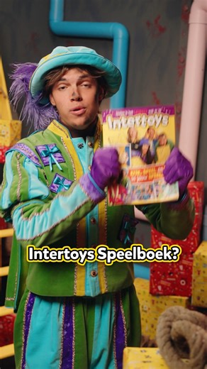 Help Chico Choco om het Sinterklaasfeest te redden en word een Piet in Opleiding! 🤩 Scan de QR-code op pagina 80 in het Speelboek om de game te spelen. Of doe mee via: https://bit.ly/4ogj6RA | Intertoys