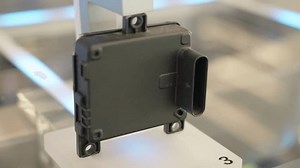 Nahaufnahme eines Kfz-Millimeterwellen-Radarmoduls, das in modernen: Stockvideos & Filmmaterial (100 % lizenzfrei) 3997164149 | Shutterstock