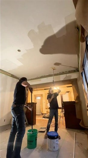 Stomping a Ceiling #construction #drywall #diy
